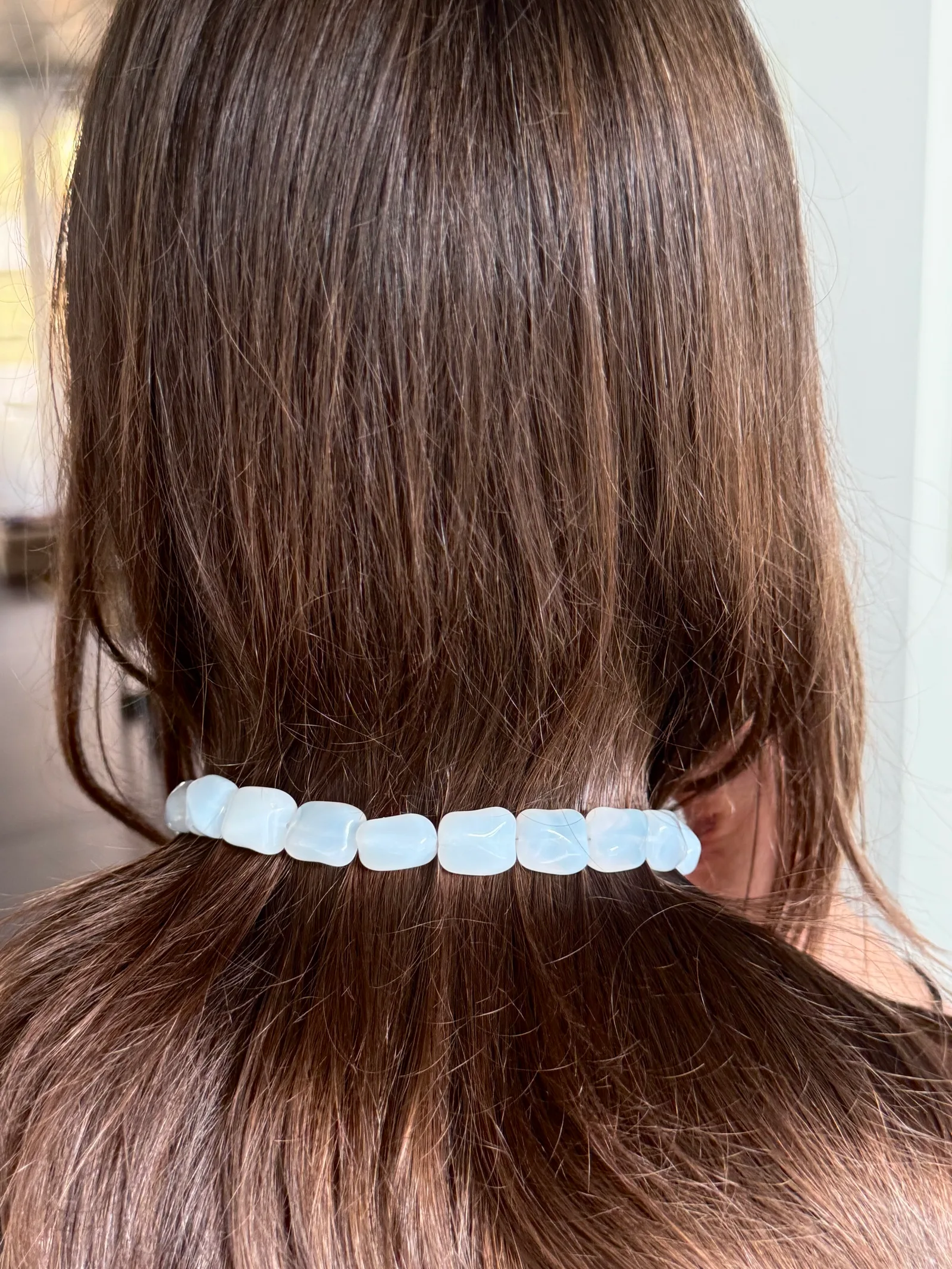 A piece crafted from hand-shaped milky glass beads with a soft cube-like form

Glass beads 
Sterling silver hardware

41 cm length

Handcrafted in Berlin