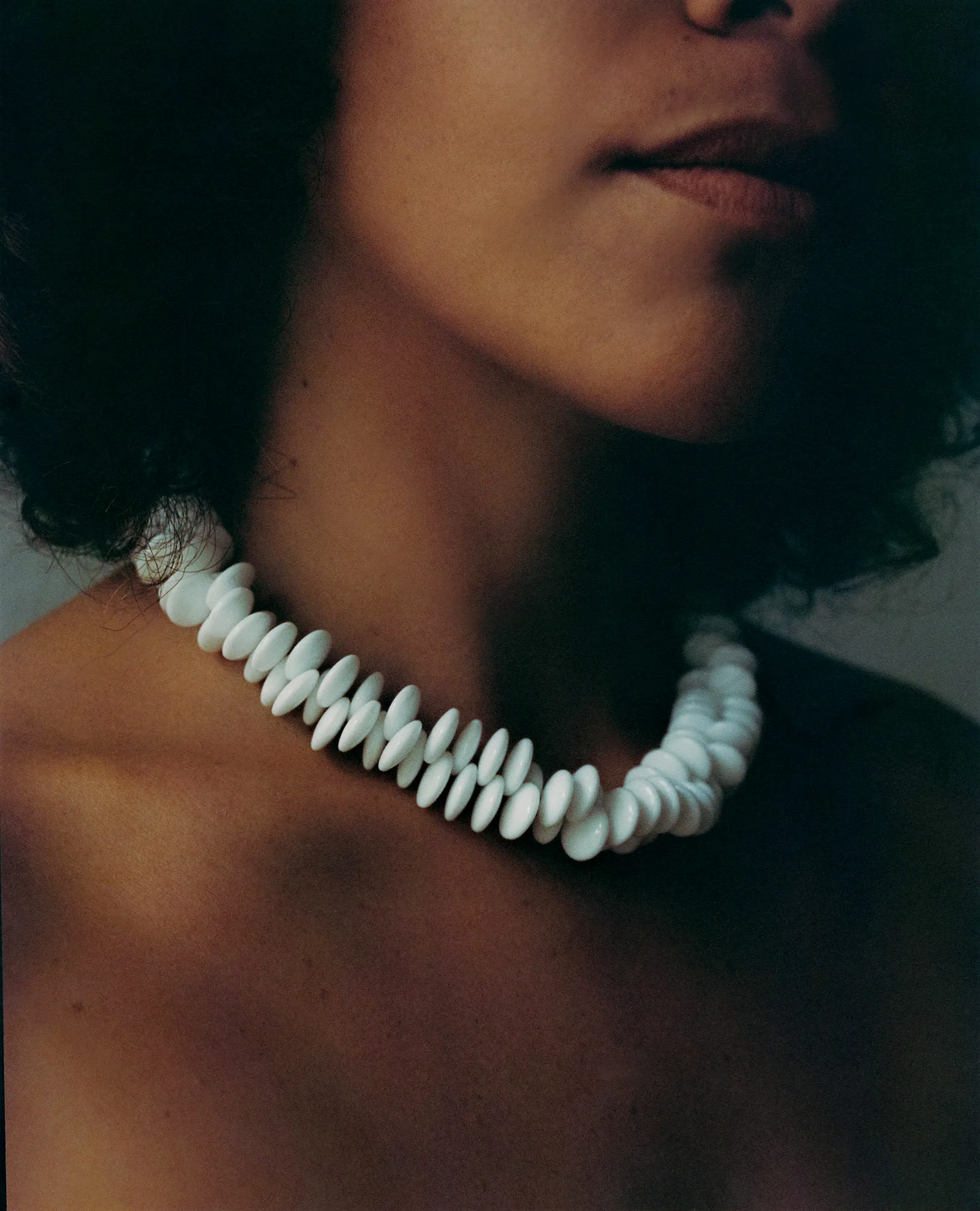 Necklace featuring transparent disc-shaped beads with a smooth, glossy finish
Glass beads
Sterling silver hardware
41 cm length
Handcrafted in Berlin