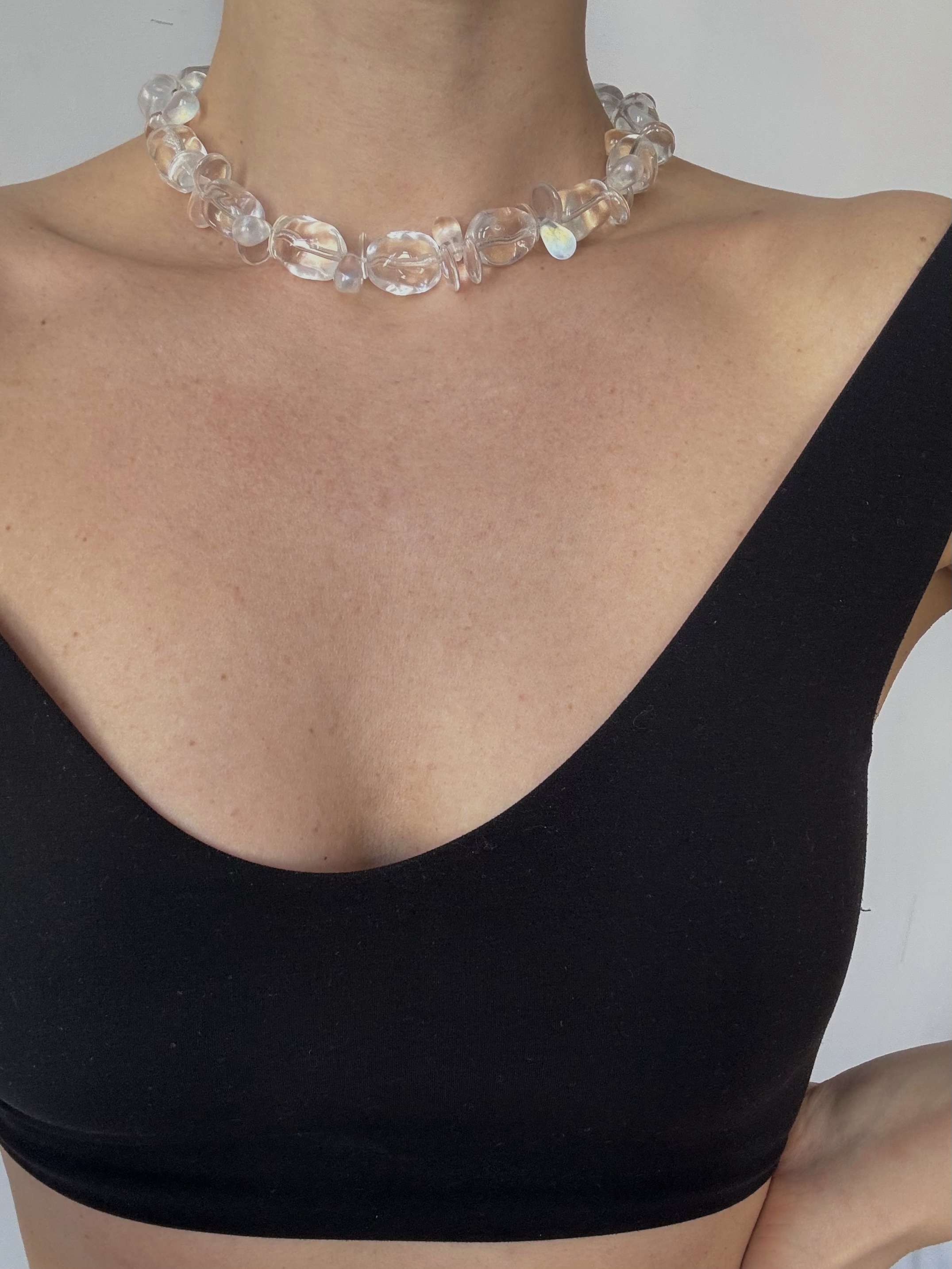 A sculptural necklace of clear glass beads with iridescent drops. Light, fluid, and luminous — inspired by reflections of water and movement.

Glass beads 
Sterling silver hardware

42 cm length

Handcrafted in Berlin