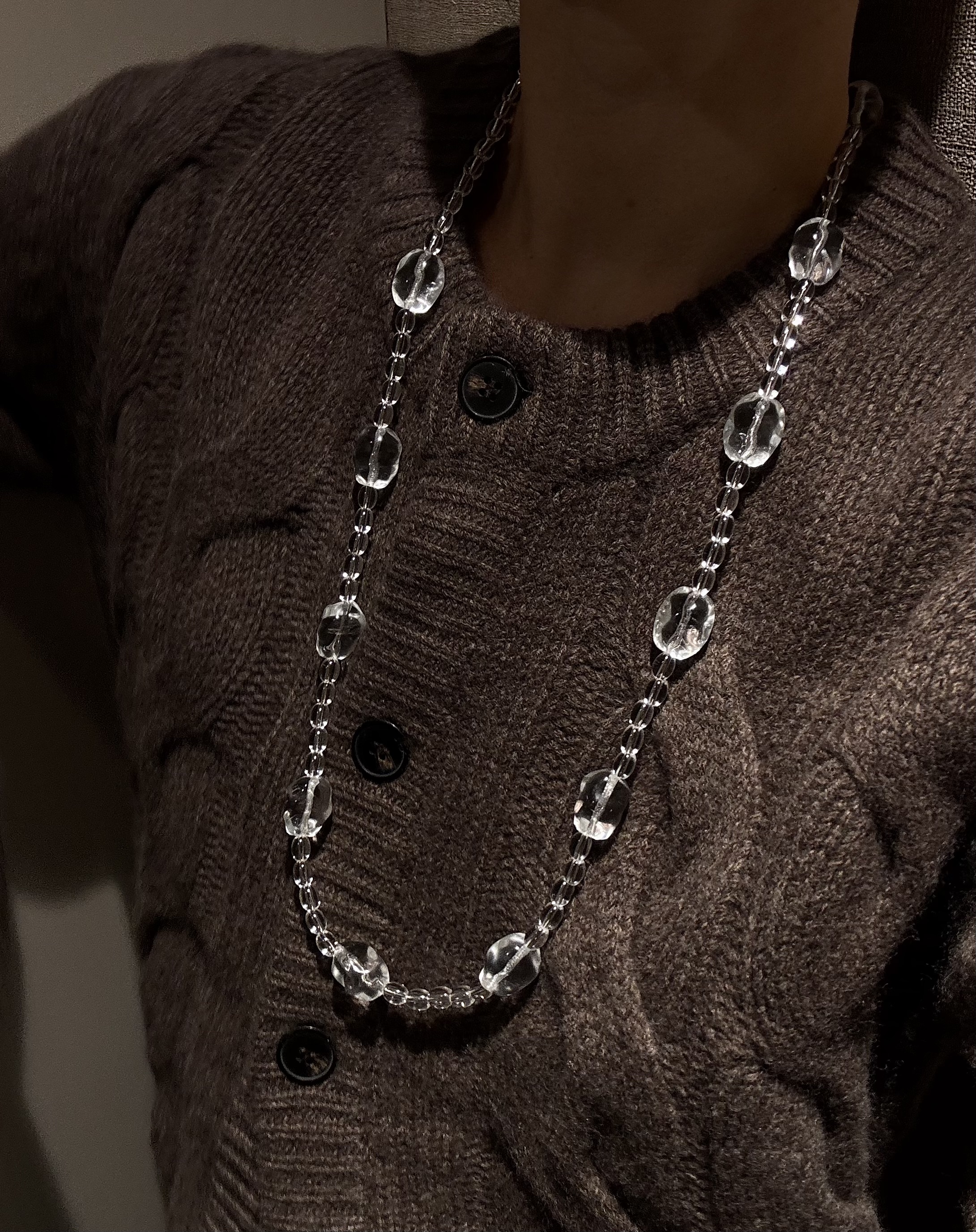 Body chain made of transparent clear beads with evenly spaced accent beads. Lightweight and adjustable, designed to be worn around the waist over clothing or on bare skin.
Glass beads
Sterling silver hardware
42 cm length
Handmade in Berlin